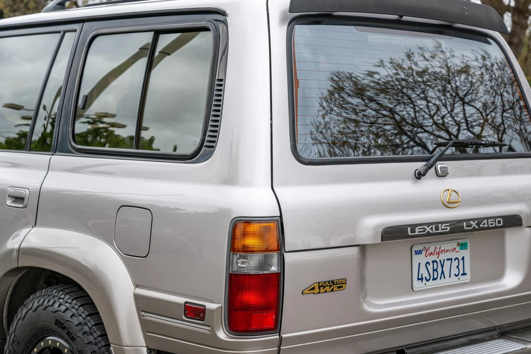 1997 Lexus LX 1st Gen - Image 27 of 31