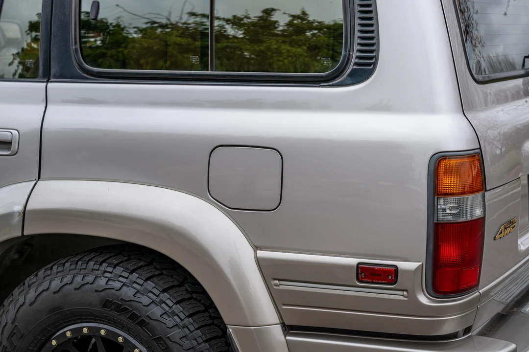 1997 Lexus LX 1st Gen - Image 25 of 31