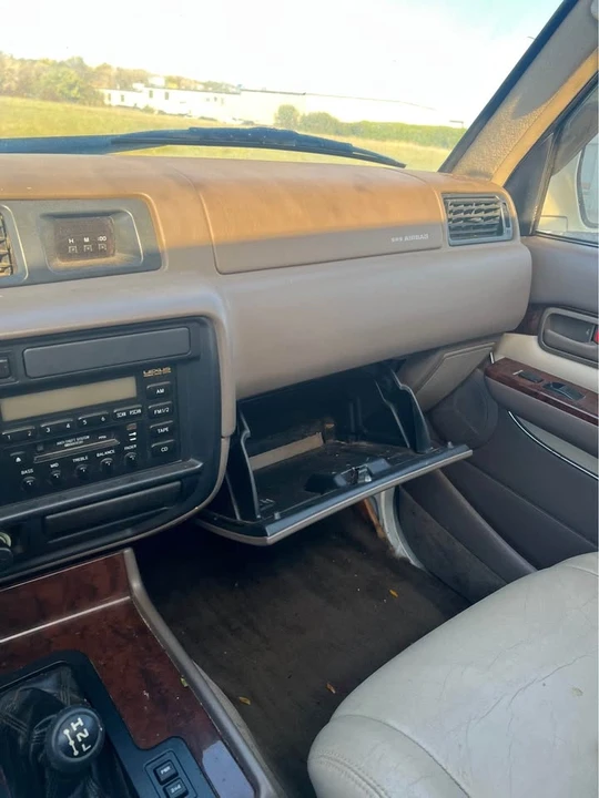 1997 Lexus LX 1st Gen - Image 11 of 13