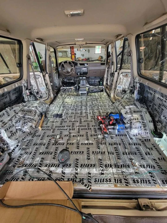 1997 Lexus LX 1st Gen - Image 5 of 9