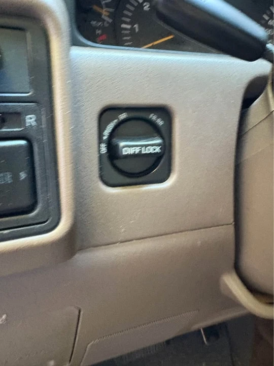 1997 Lexus LX 1st Gen - Image 5 of 9