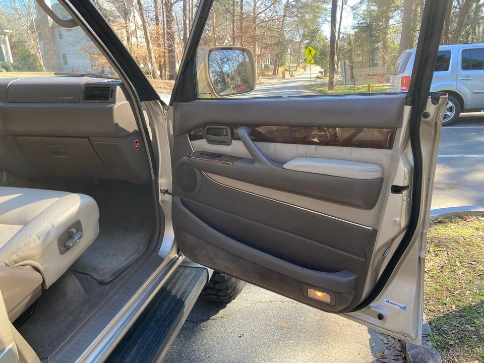 1997 Lexus LX 1st Gen - Image 9 of 31