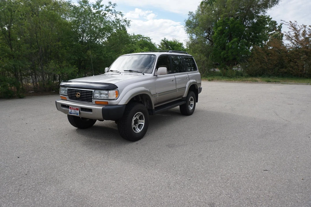 1997 Lexus LX 1st Gen - Image 4 of 31
