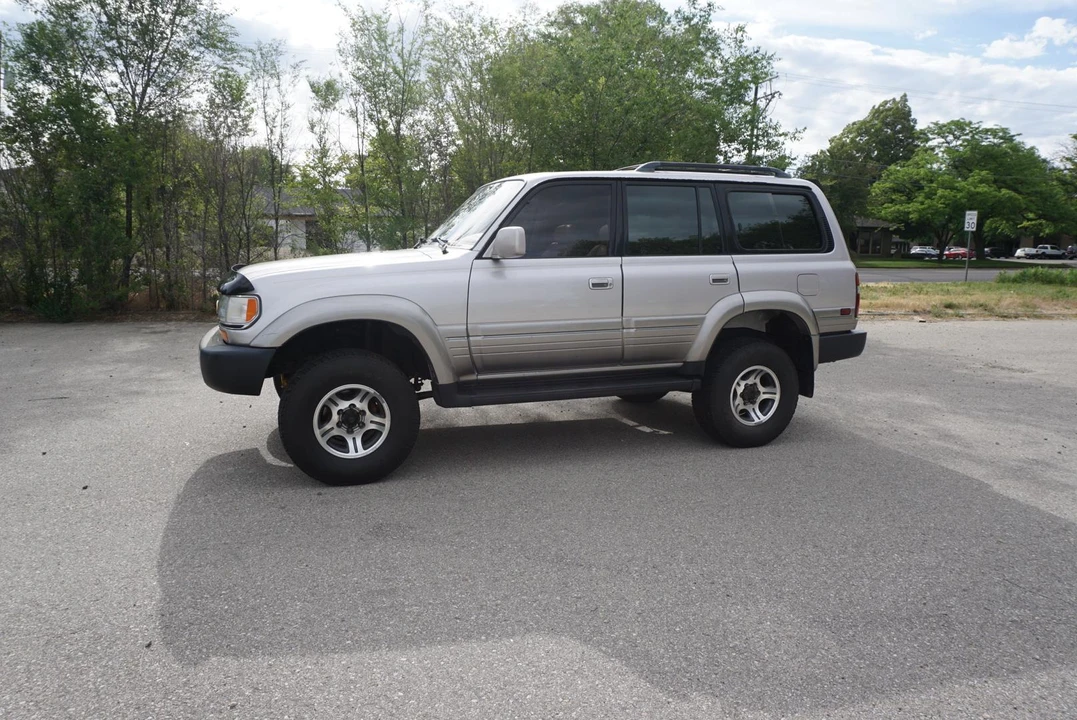 1997 Lexus LX 1st Gen - Image 5 of 31