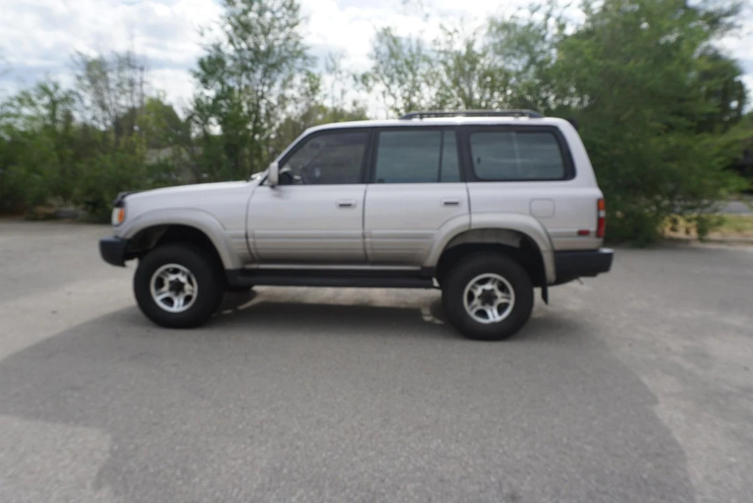 1997 Lexus LX 1st Gen - Image 6 of 31