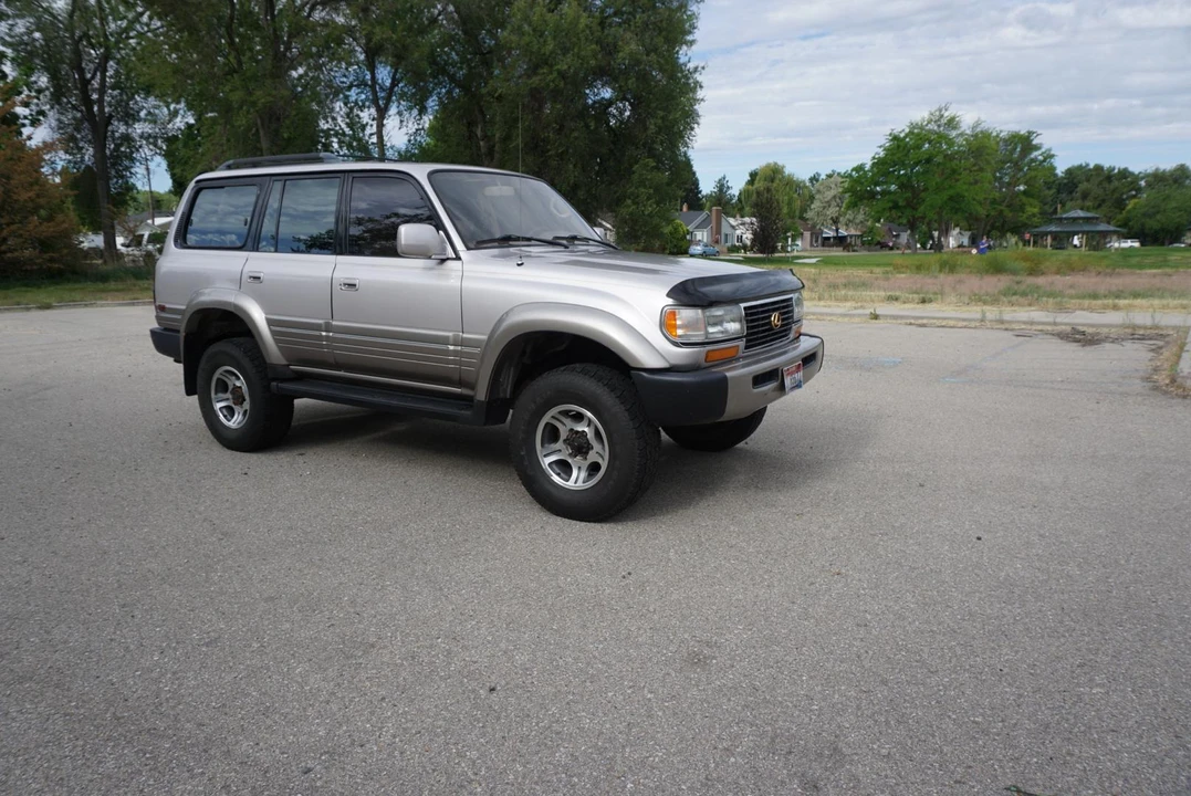 1997 Lexus LX 1st Gen - Image 16 of 31