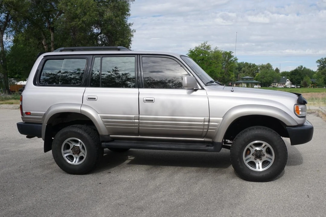 1997 Lexus LX 1st Gen - Image 15 of 31