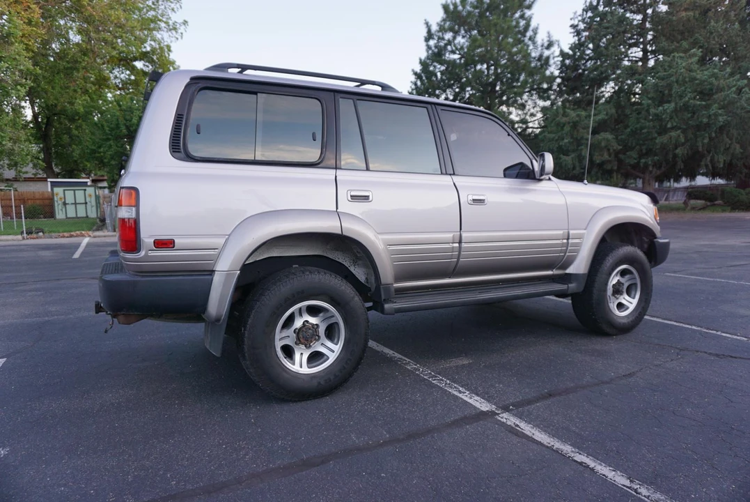 1997 Lexus LX 1st Gen - Image 29 of 31