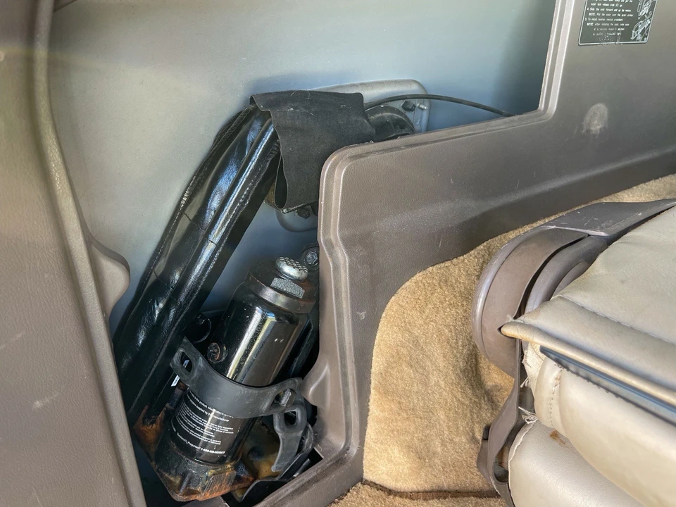 1997 Lexus LX 1st Gen - Image 21 of 22