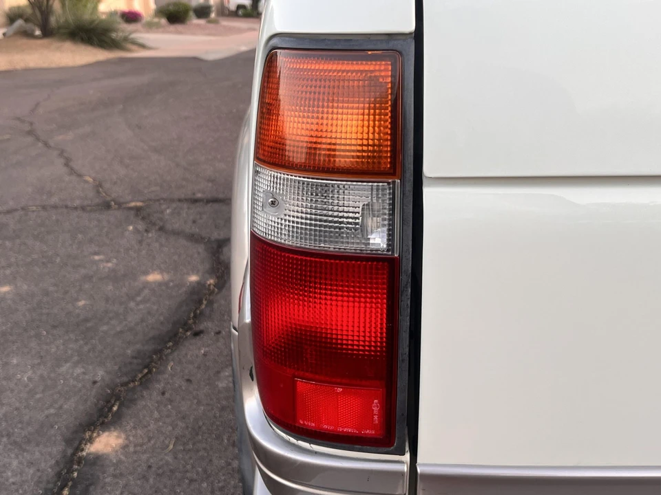 1997 Lexus LX 1st Gen - Image 29 of 31