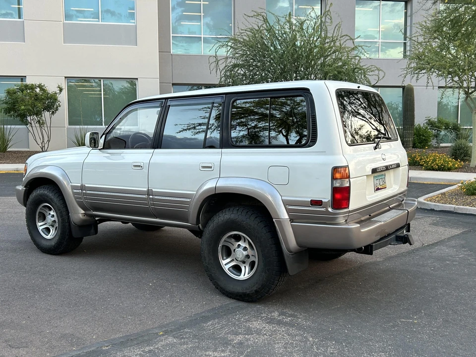 1997 Lexus LX 1st Gen - Image 17 of 31