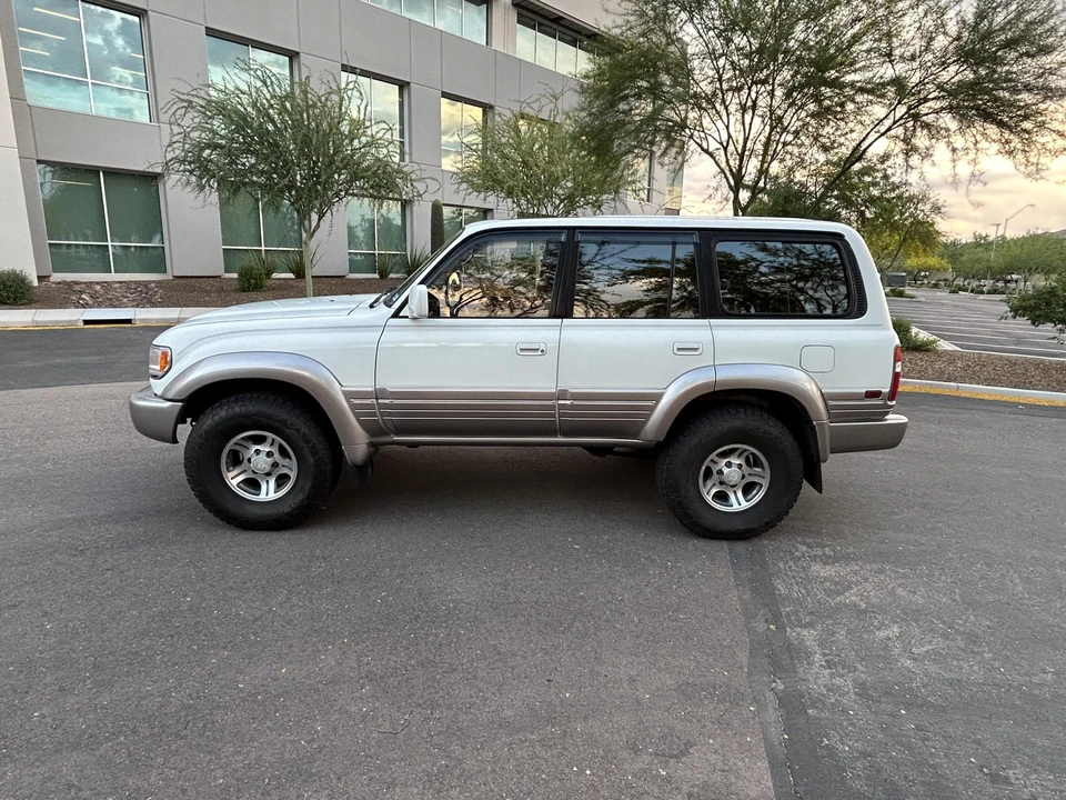 1997 Lexus LX 1st Gen - Image 18 of 31