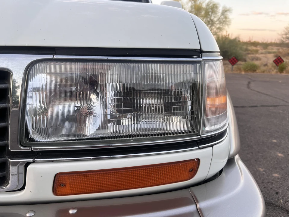 1997 Lexus LX 1st Gen - Image 28 of 31