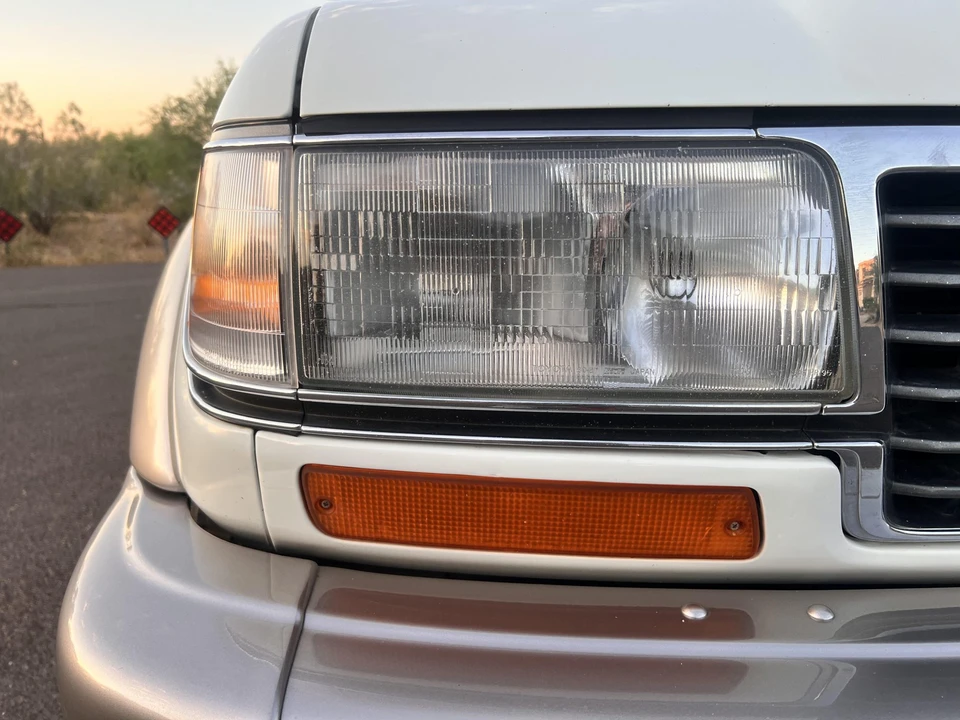 1997 Lexus LX 1st Gen - Image 27 of 31
