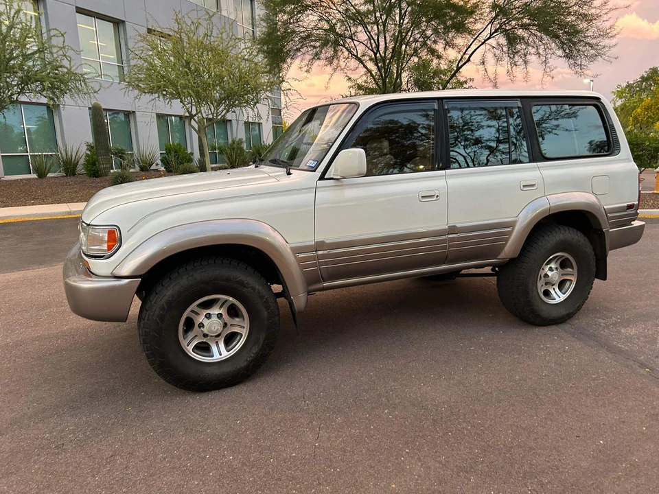 1997 Lexus LX 1st Gen - Image 19 of 31