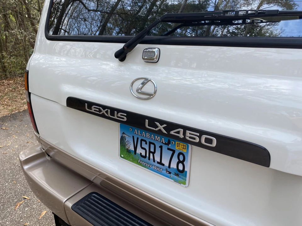 1997 Lexus LX 1st Gen - Image 26 of 31