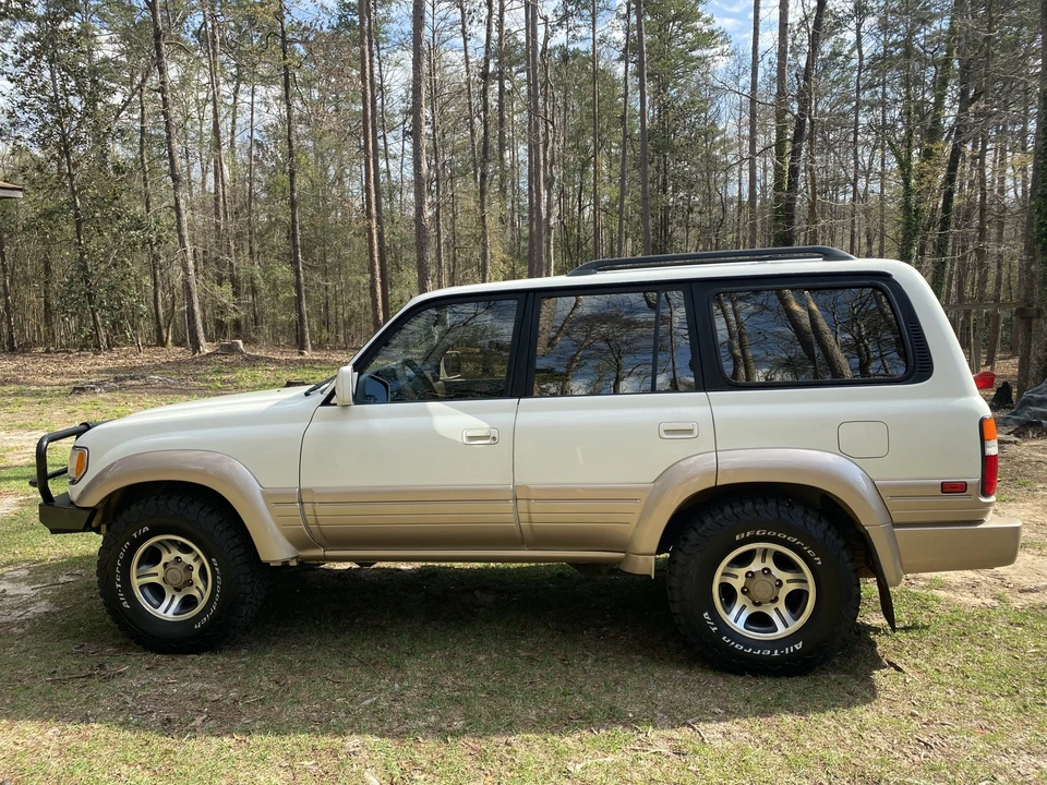 1997 Lexus LX 1st Gen - Image 17 of 31