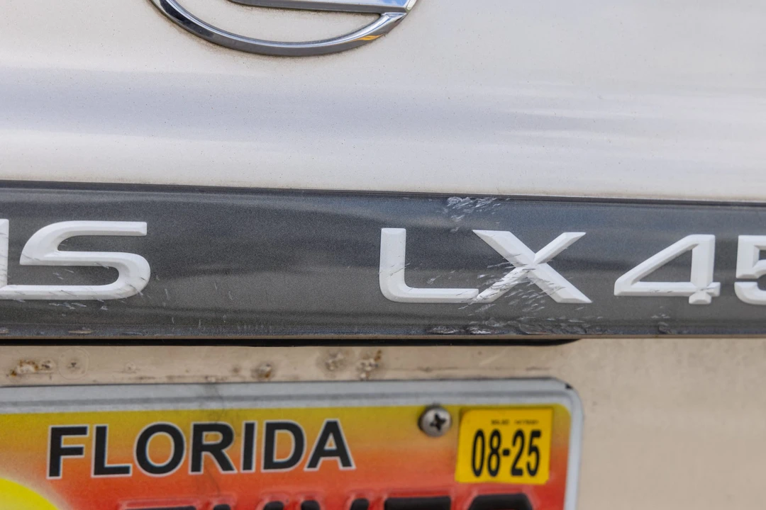 1997 Lexus LX 1st Gen - Image 27 of 31