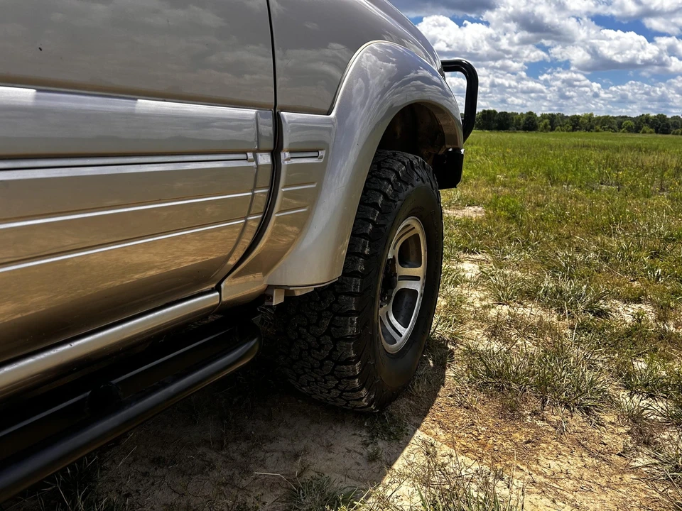1997 Lexus LX 1st Gen - Image 25 of 31