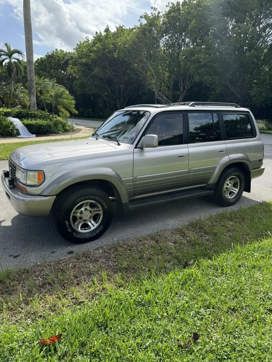 1997 Lexus LX 1st Gen - Image 19 of 31