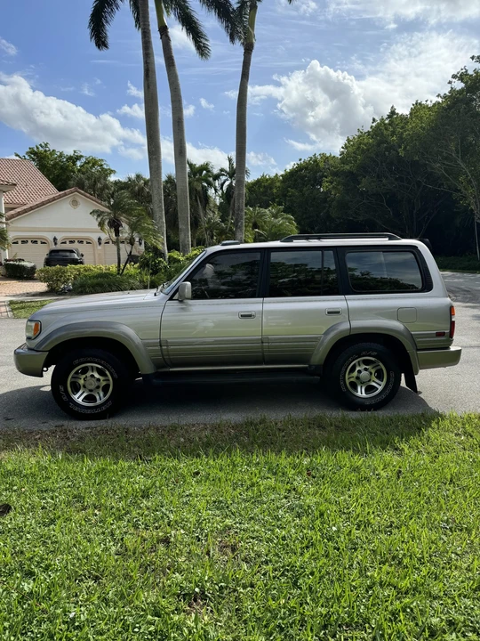1997 Lexus LX 1st Gen - Image 18 of 31