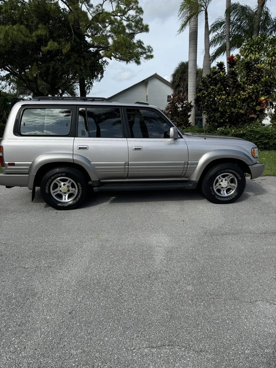 1997 Lexus LX 1st Gen - Image 9 of 31