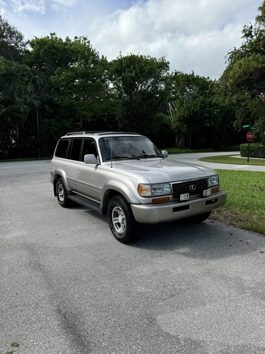 1997 Lexus LX 1st Gen - Image 5 of 31
