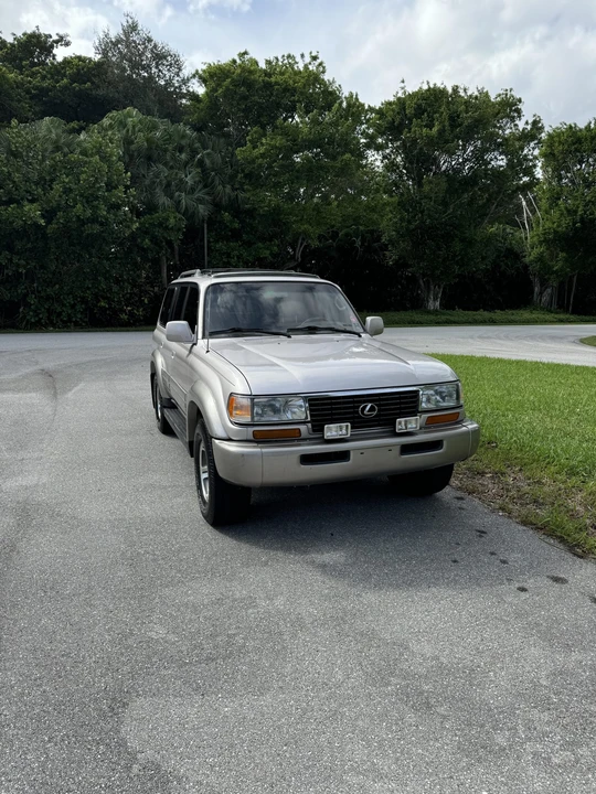 1997 Lexus LX 1st Gen - Image 4 of 31