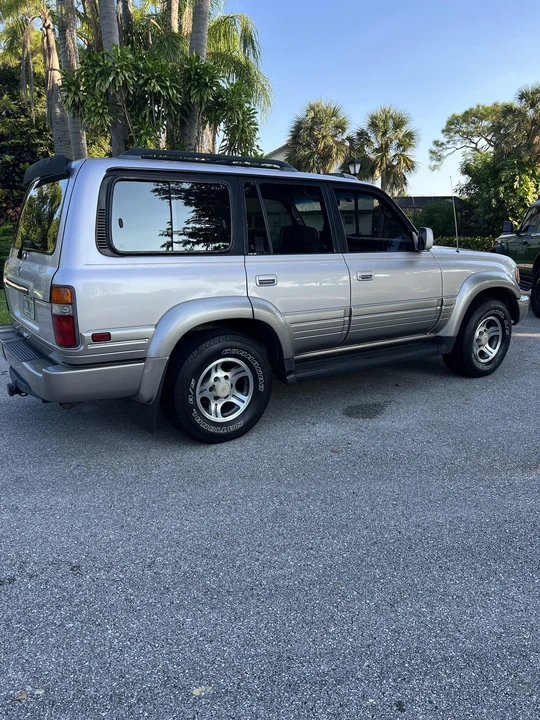 1997 Lexus LX 1st Gen - Image 28 of 31