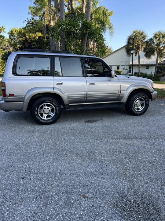 1997 Lexus LX 1st Gen - Image 27 of 31