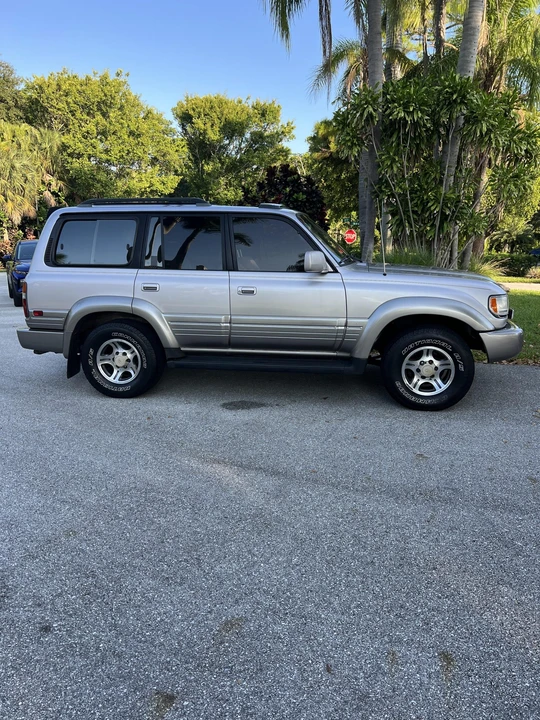 1997 Lexus LX 1st Gen - Image 26 of 31