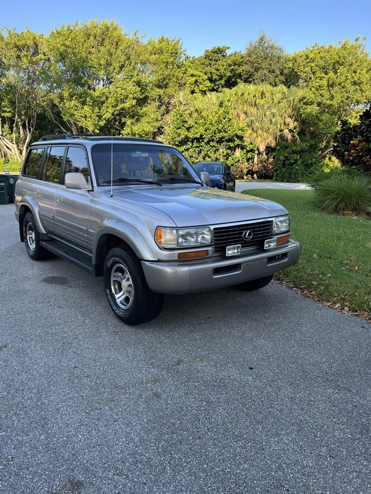 1997 Lexus LX 1st Gen - Image 25 of 31