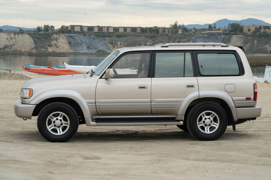 1997 Lexus LX 1st Gen - Image 4 of 31