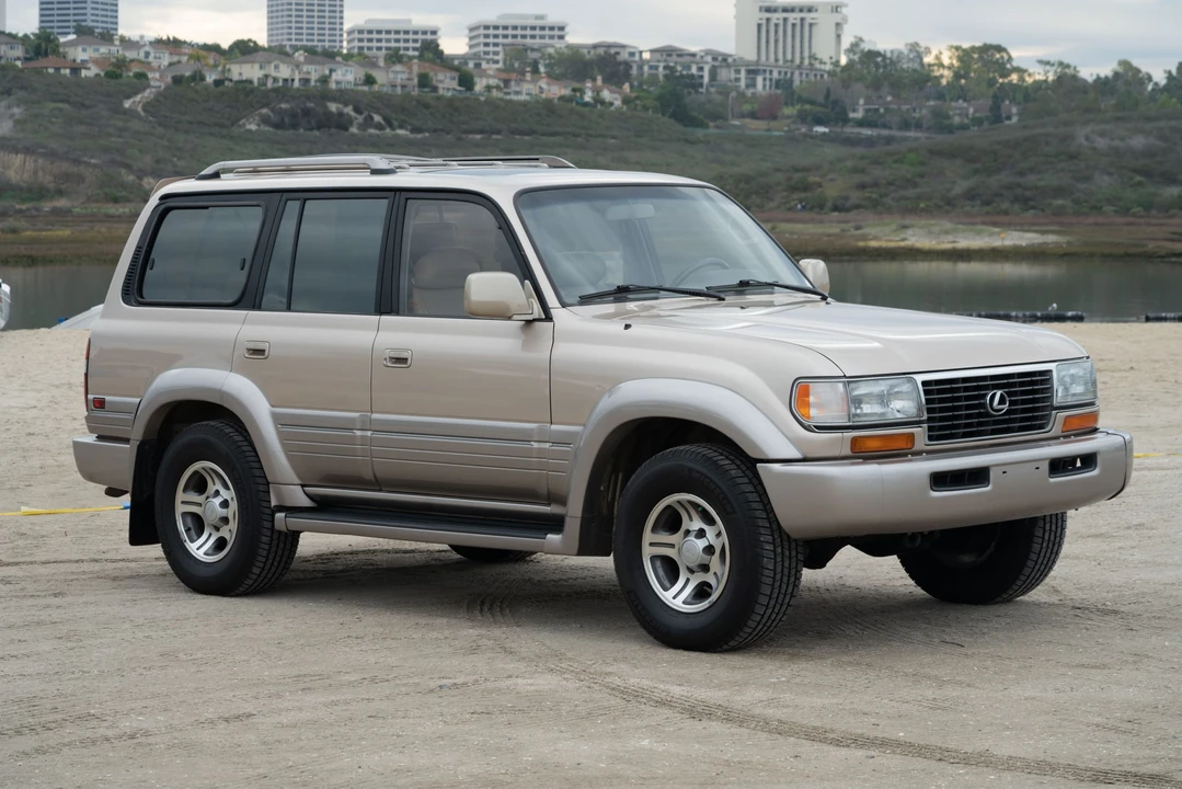 1997 Lexus LX 1st Gen - Image 11 of 31