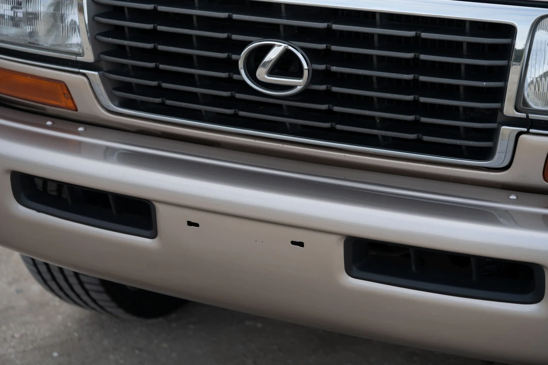 1997 Lexus LX 1st Gen - Image 27 of 31
