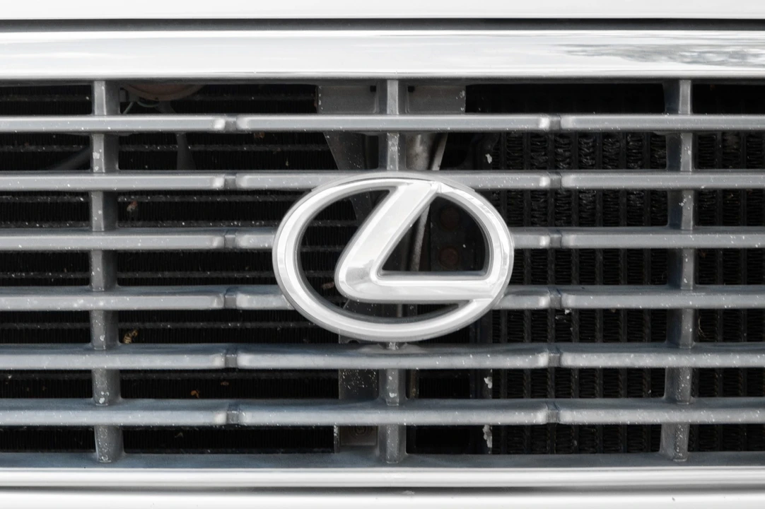 1997 Lexus LX 1st Gen - Image 27 of 31