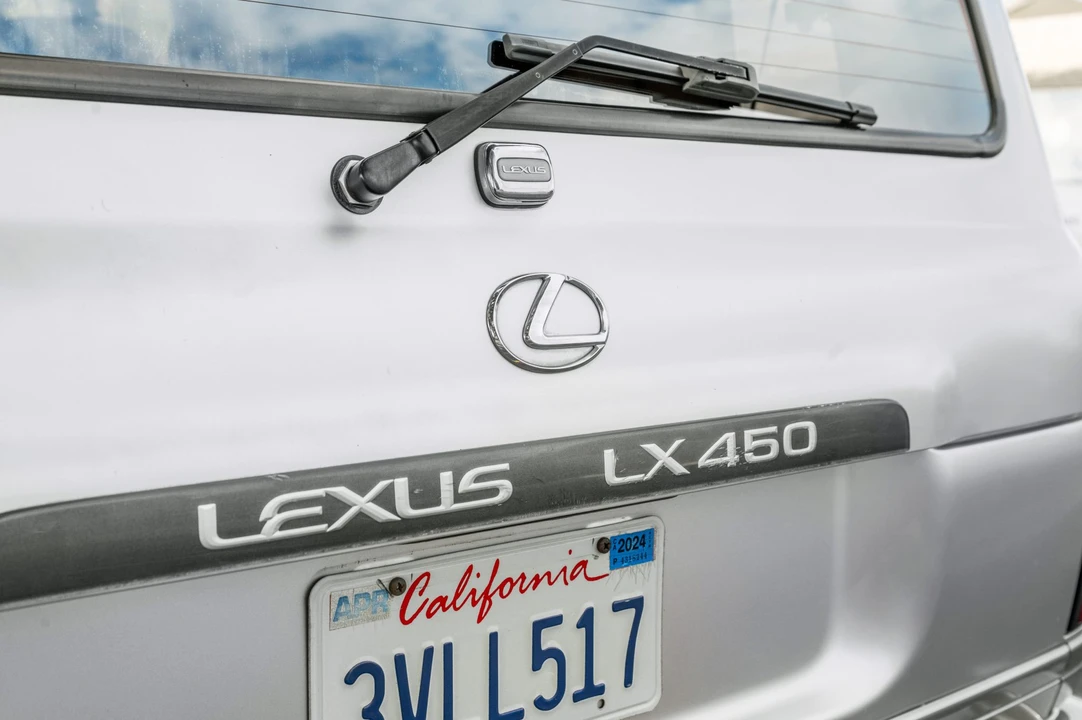1997 Lexus LX 1st Gen - Image 29 of 31