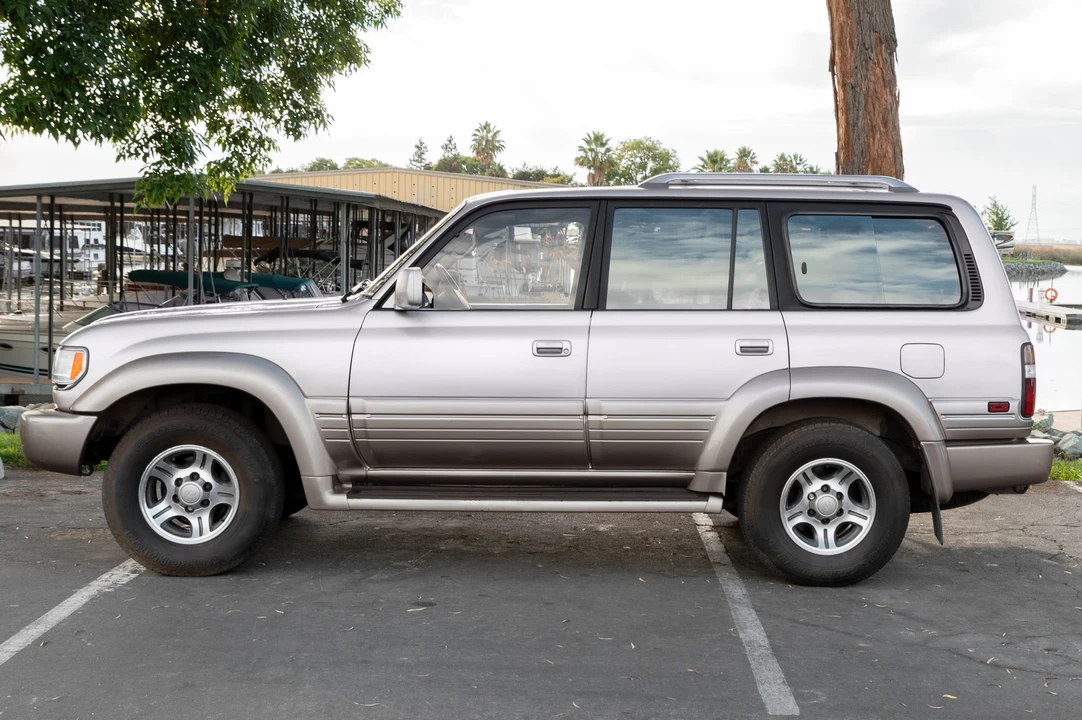 1997 Lexus LX 1st Gen - Image 9 of 31