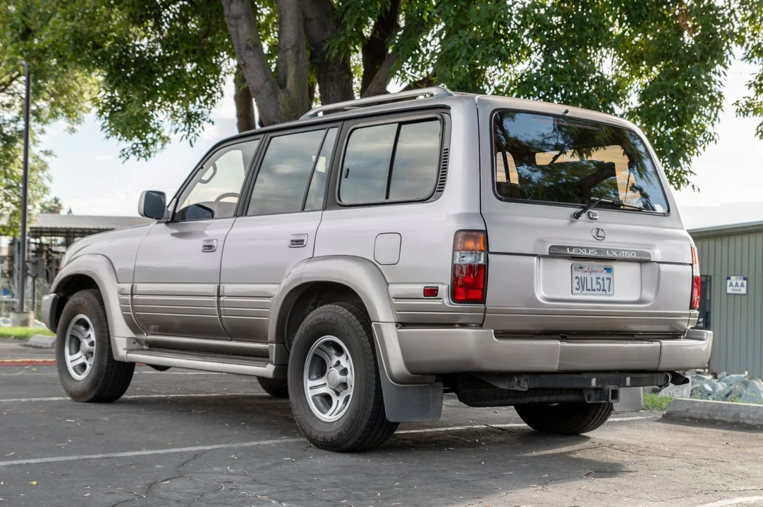 1997 Lexus LX 1st Gen - Image 8 of 31
