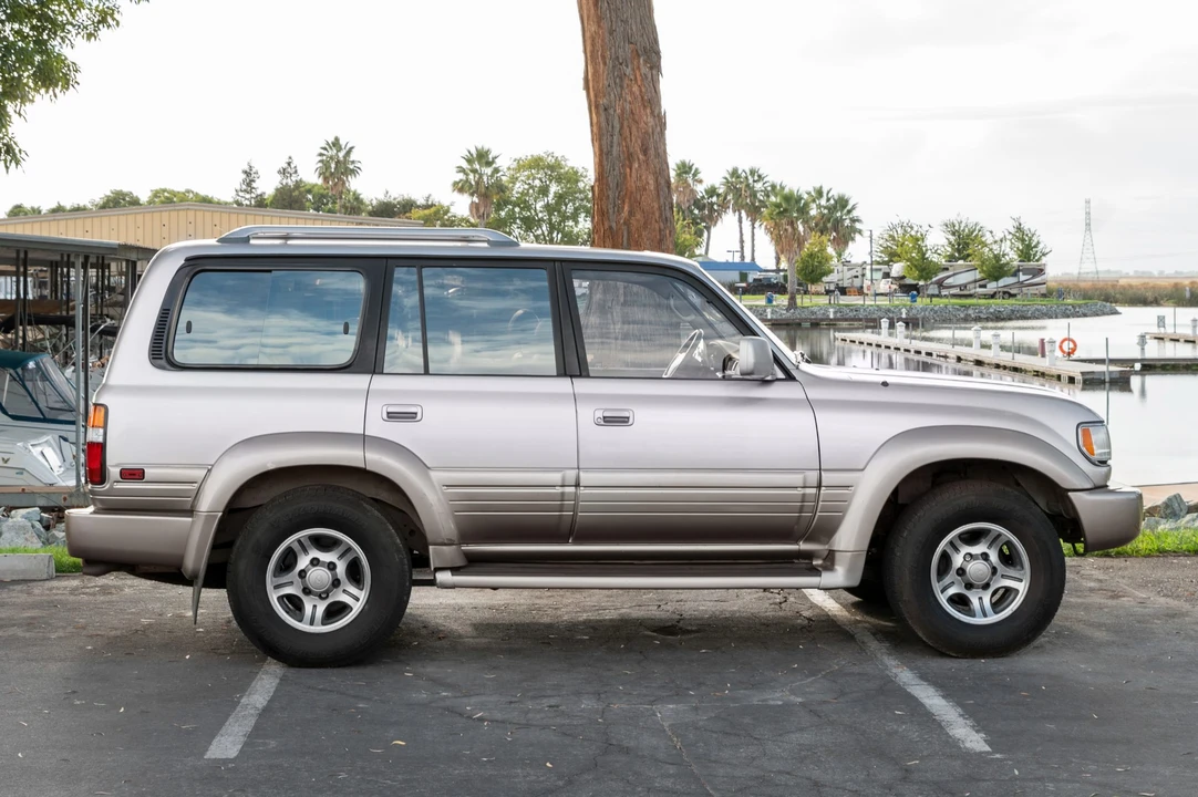 1997 Lexus LX 1st Gen - Image 4 of 31