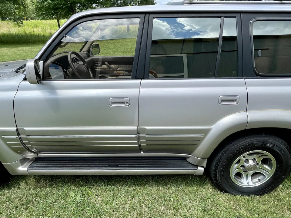 1997 Lexus LX 1st Gen - Image 19 of 31