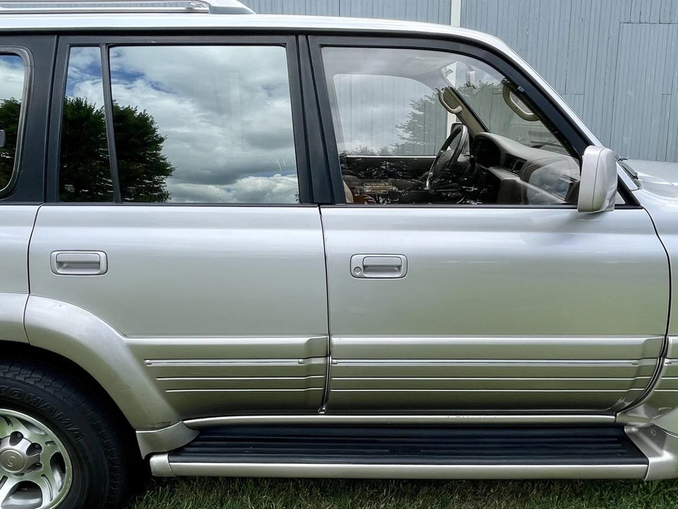 1997 Lexus LX 1st Gen - Image 13 of 31