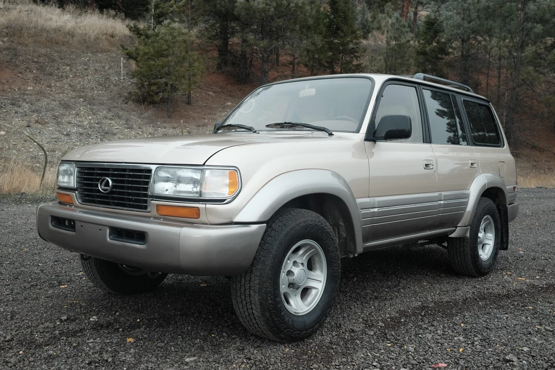 1997 Lexus LX 1st Gen - Image 4 of 31