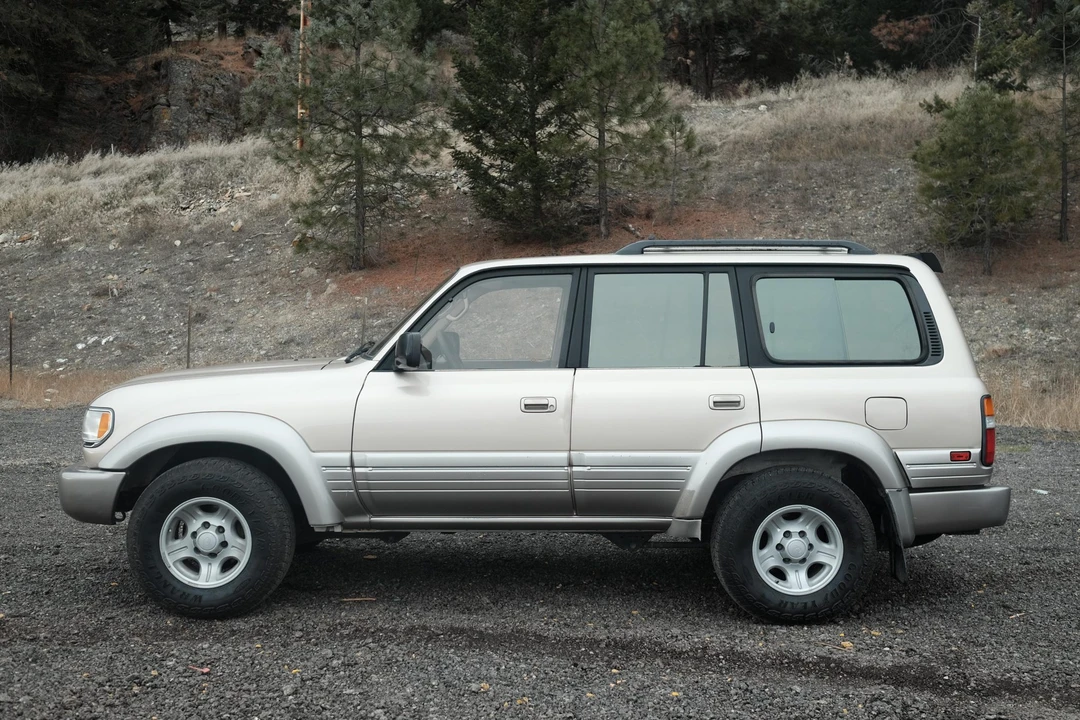 1997 Lexus LX 1st Gen - Image 16 of 31