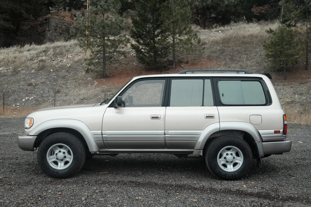 1997 Lexus LX 1st Gen - Image 17 of 31