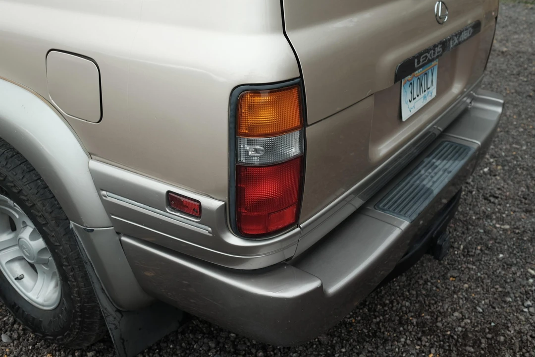 1997 Lexus LX 1st Gen - Image 26 of 31