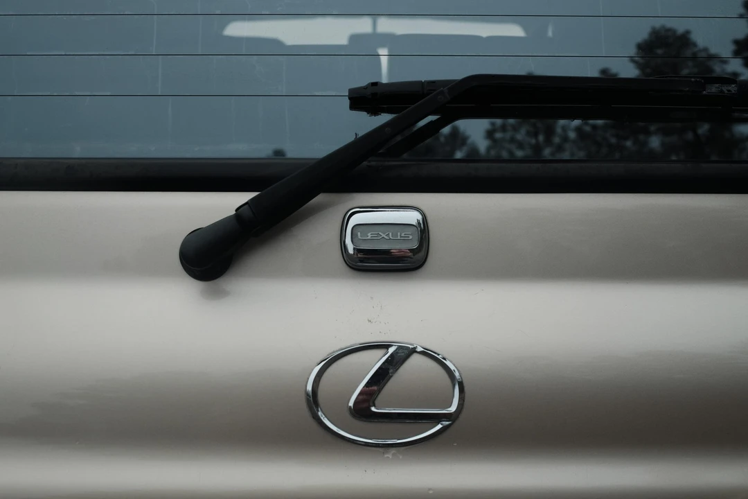 1997 Lexus LX 1st Gen - Image 30 of 31