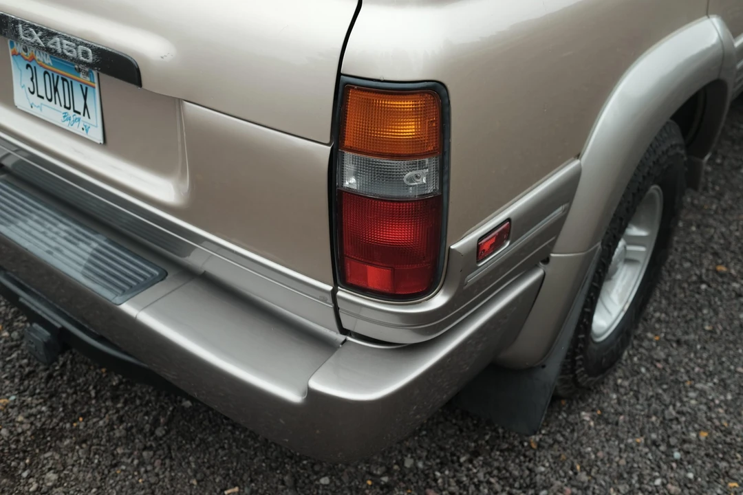 1997 Lexus LX 1st Gen - Image 27 of 31
