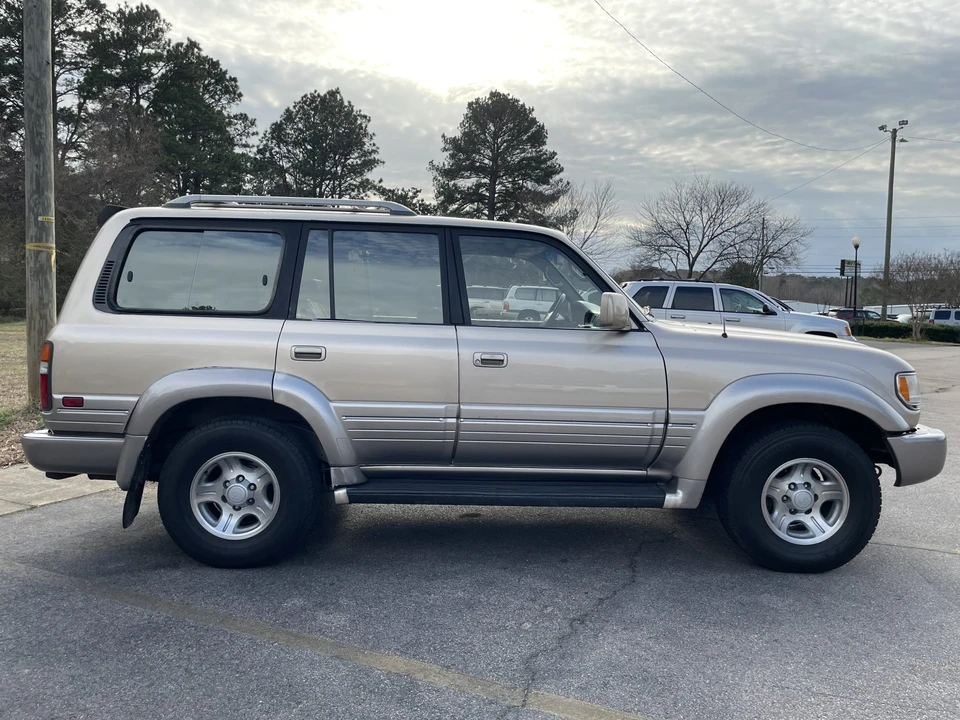 1997 Lexus LX 1st Gen - Image 4 of 31