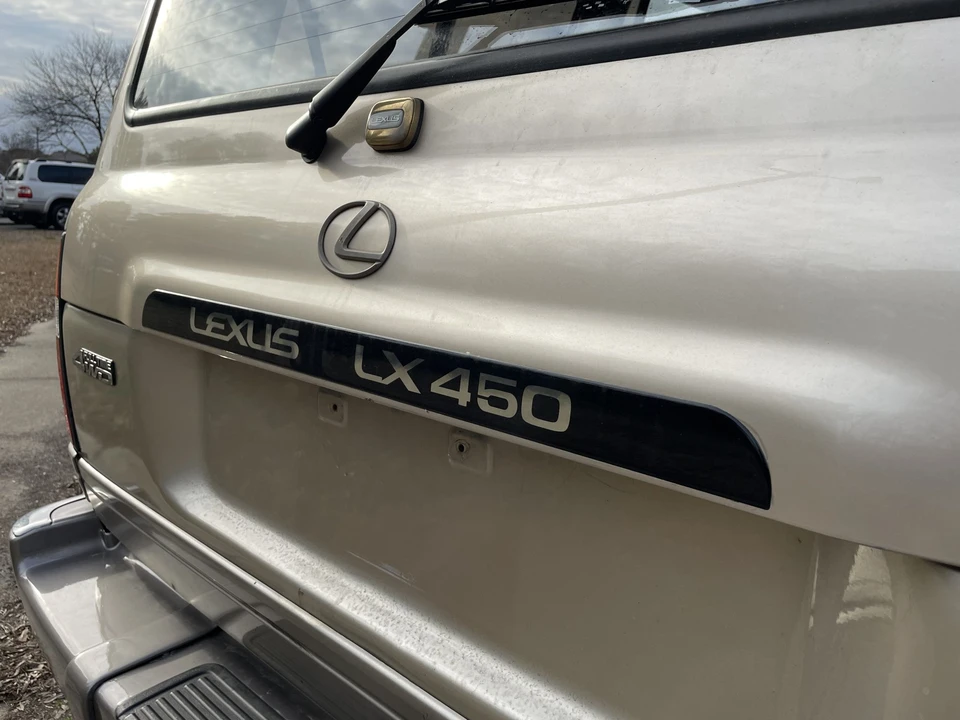 1997 Lexus LX 1st Gen - Image 29 of 31